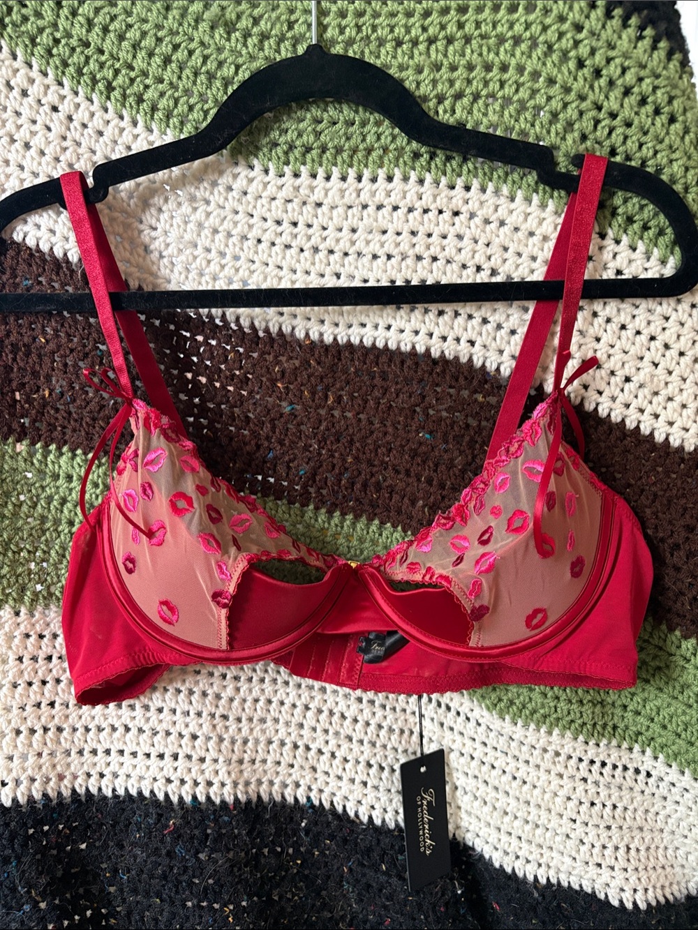 Fredericks of Hollywood Open Cup Bra and Pearl & Crotchless Bikini lingerie SET